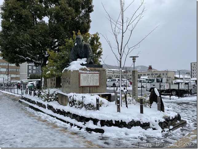 高山彦九郎像（2022年1月25日撮影）